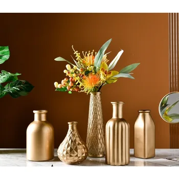 Preprost doma, dnevna soba, veranda, zlati steklena vaza, svetlobno razkošje slog, namizni cvetlični aranžma, posodo dekoracijo